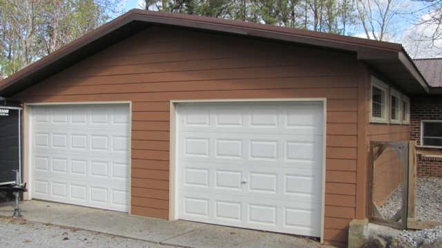 2251 Mansford Road Winchester, TN 37398 - Photo 15 of 18 Very spacious 3 car attached garage wonderful for storing your boat. Home also has storage building in the back with air conditioning.