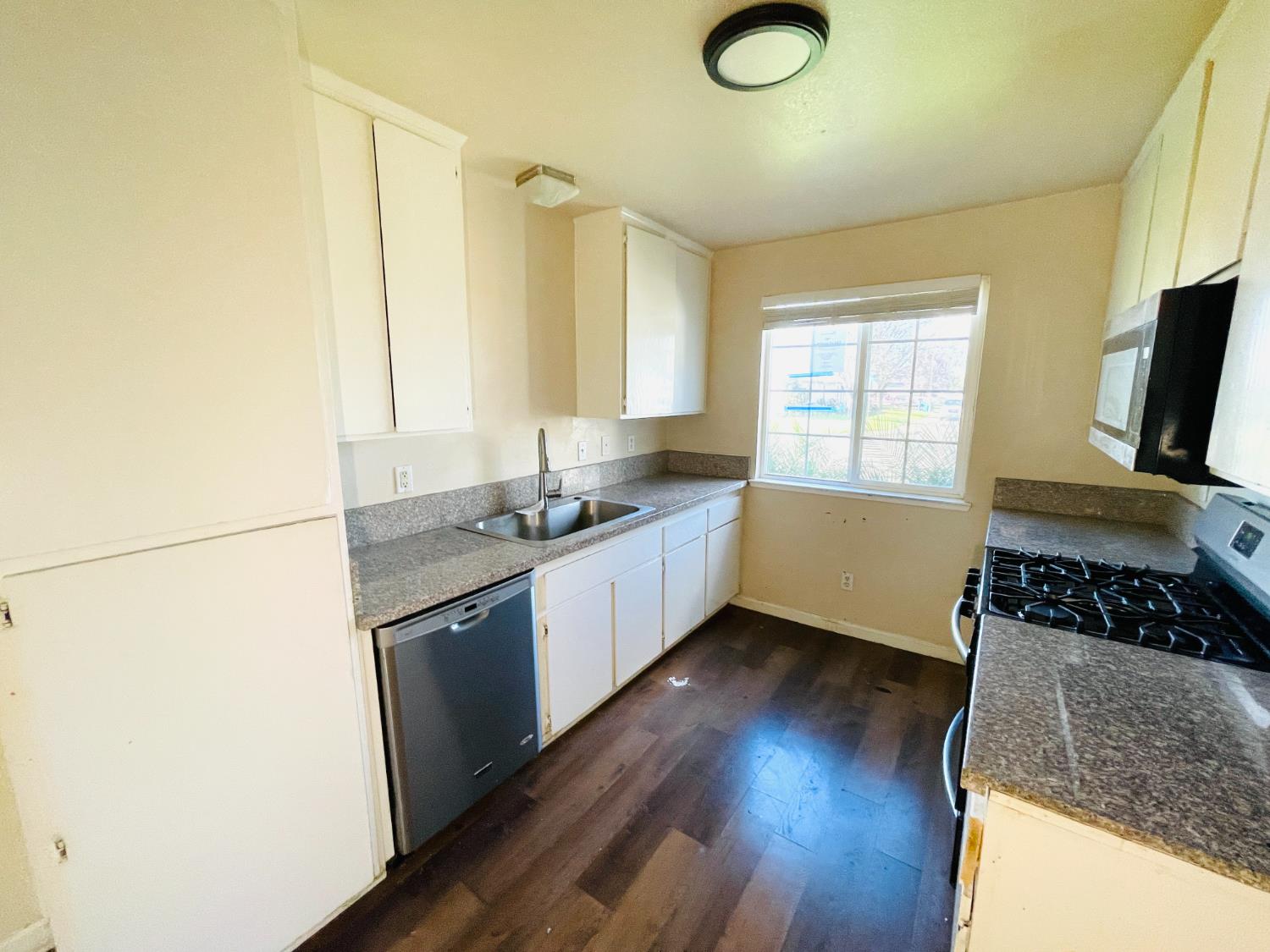 704 Lofton Road Wheatland, CA 95692 - Photo 9 of 28