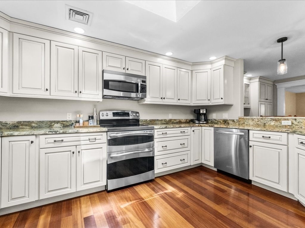 4 Summit Road Southborough, MA 01772 - Photo 8 of 41 Gallery Image 8