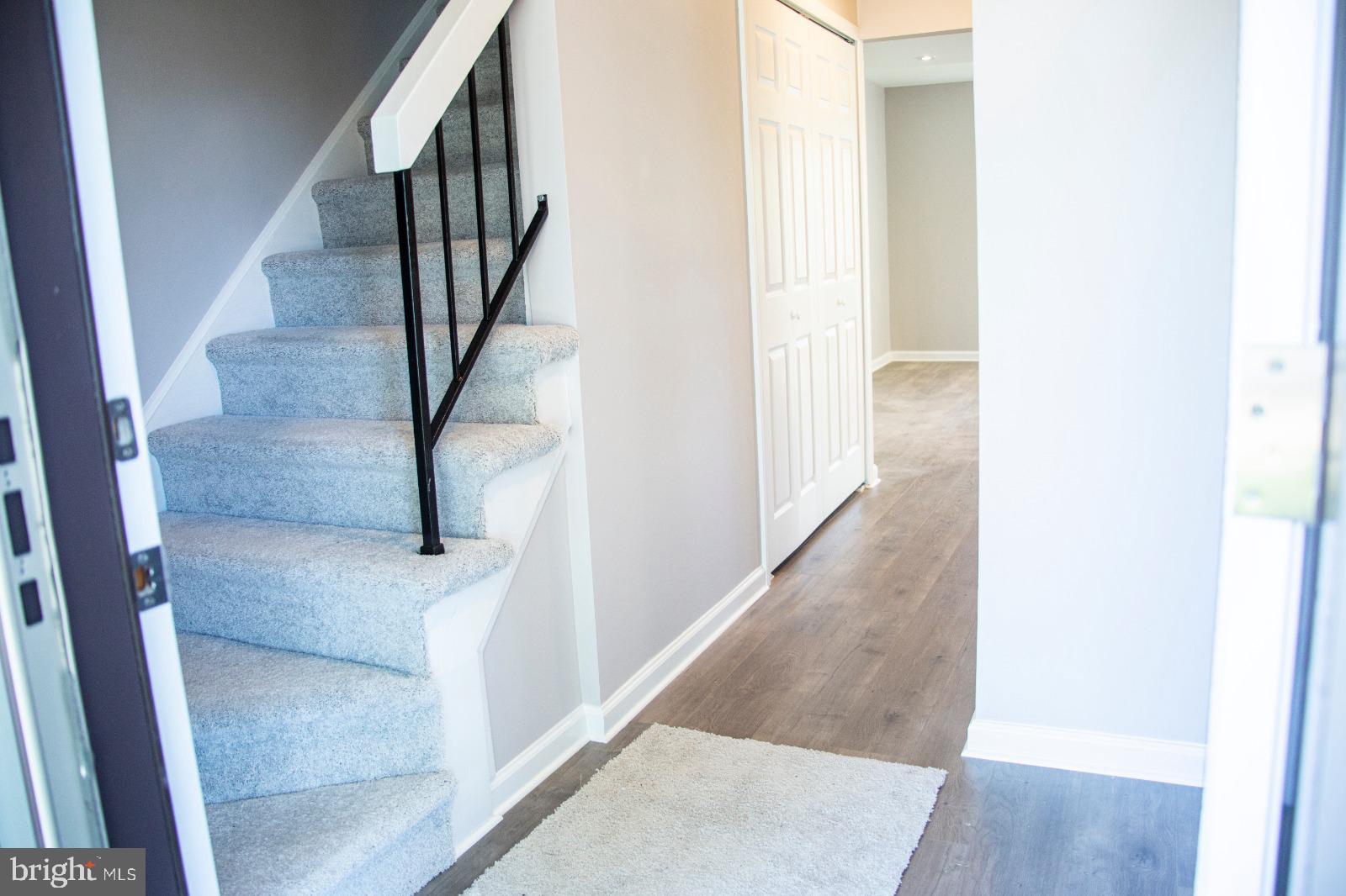 153 North Cottage Road Sterling, VA 20164 - Photo 3 of 25 Gallery Image 3
