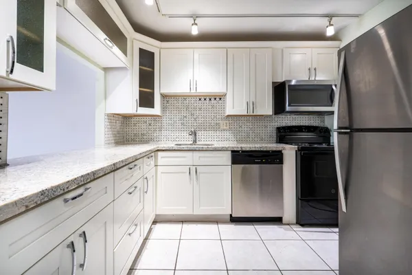 $1,750 | 2200 East Hallandale Beach Boulevard, Unit 202, Hallandale Beach, FL 33009