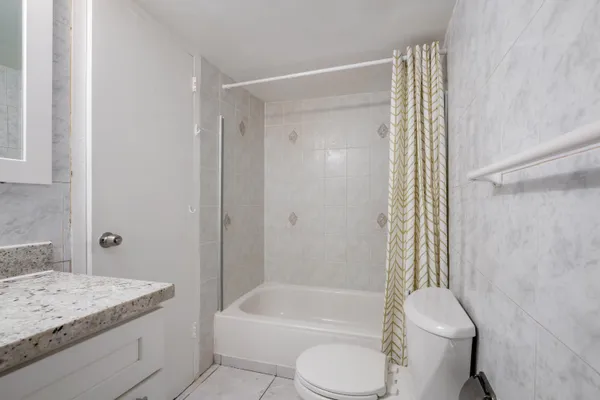 $1,750 | 2200 East Hallandale Beach Boulevard, Unit 202, Hallandale Beach, FL 33009