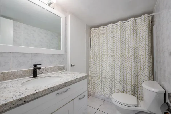 $1,750 | 2200 East Hallandale Beach Boulevard, Unit 202, Hallandale Beach, FL 33009