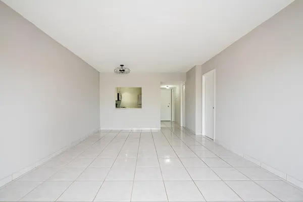 $1,750 | 2200 East Hallandale Beach Boulevard, Unit 202, Hallandale Beach, FL 33009
