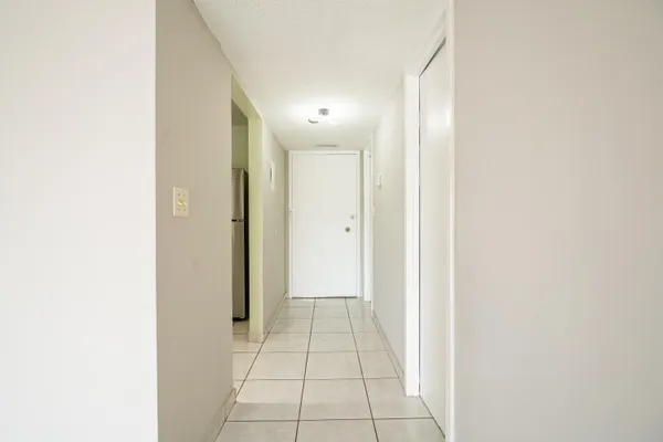 $1,750 | 2200 East Hallandale Beach Boulevard, Unit 202, Hallandale Beach, FL 33009