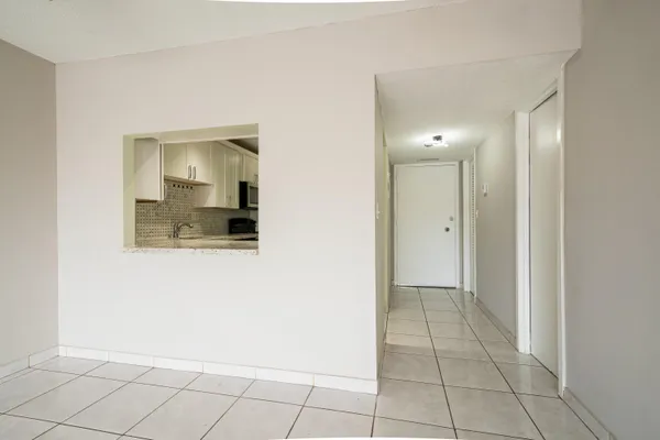 $1,750 | 2200 East Hallandale Beach Boulevard, Unit 202, Hallandale Beach, FL 33009