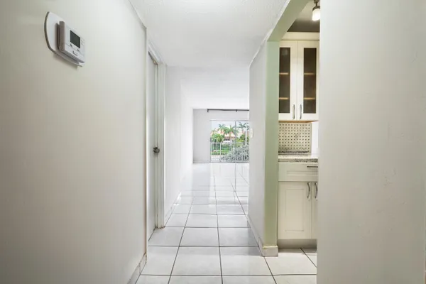 $1,750 | 2200 East Hallandale Beach Boulevard, Unit 202, Hallandale Beach, FL 33009