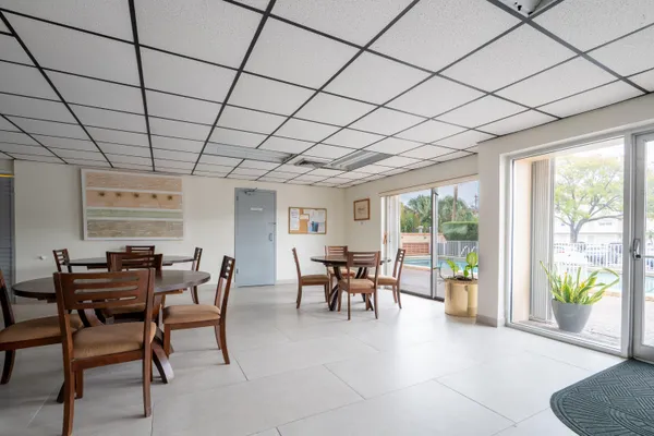 $1,750 | 2200 East Hallandale Beach Boulevard, Unit 202, Hallandale Beach, FL 33009