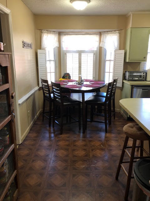 315 Heber Road Summerville, SC 29485 - Photo 25 of 40 Breakfast Area
