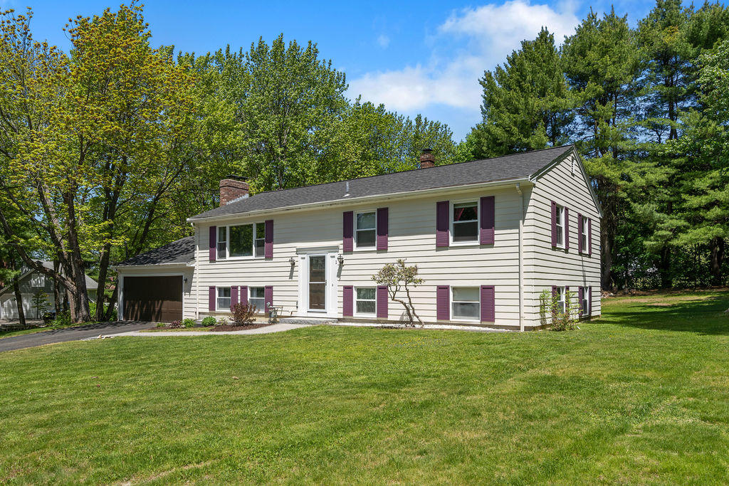 1 Carriage Road Cumberland, ME 04110 - Photo 1 of 36 003_1carriagerdcumberland-3
