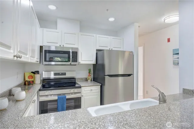 $325,000 | 1729 12th Avenue South, Unit 201, Seattle, WA 98144