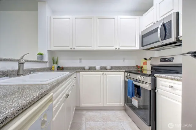 $325,000 | 1729 12th Avenue South, Unit 201, Seattle, WA 98144