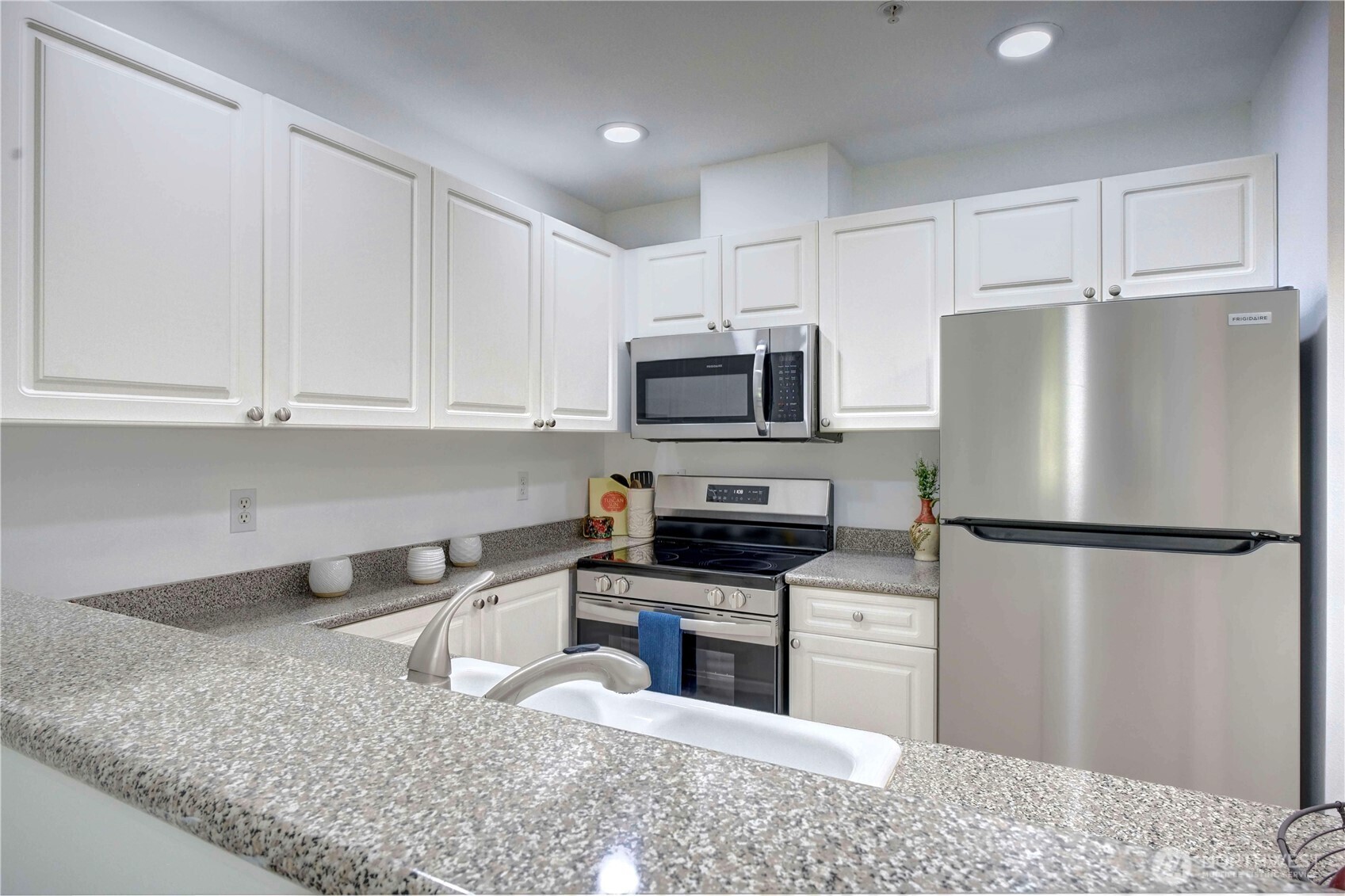 1729 12th Avenue South, Unit 201 Seattle, WA 98144 - Photo 13 of 26