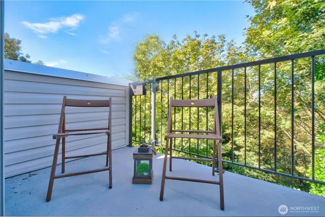 $325,000 | 1729 12th Avenue South, Unit 201, Seattle, WA 98144