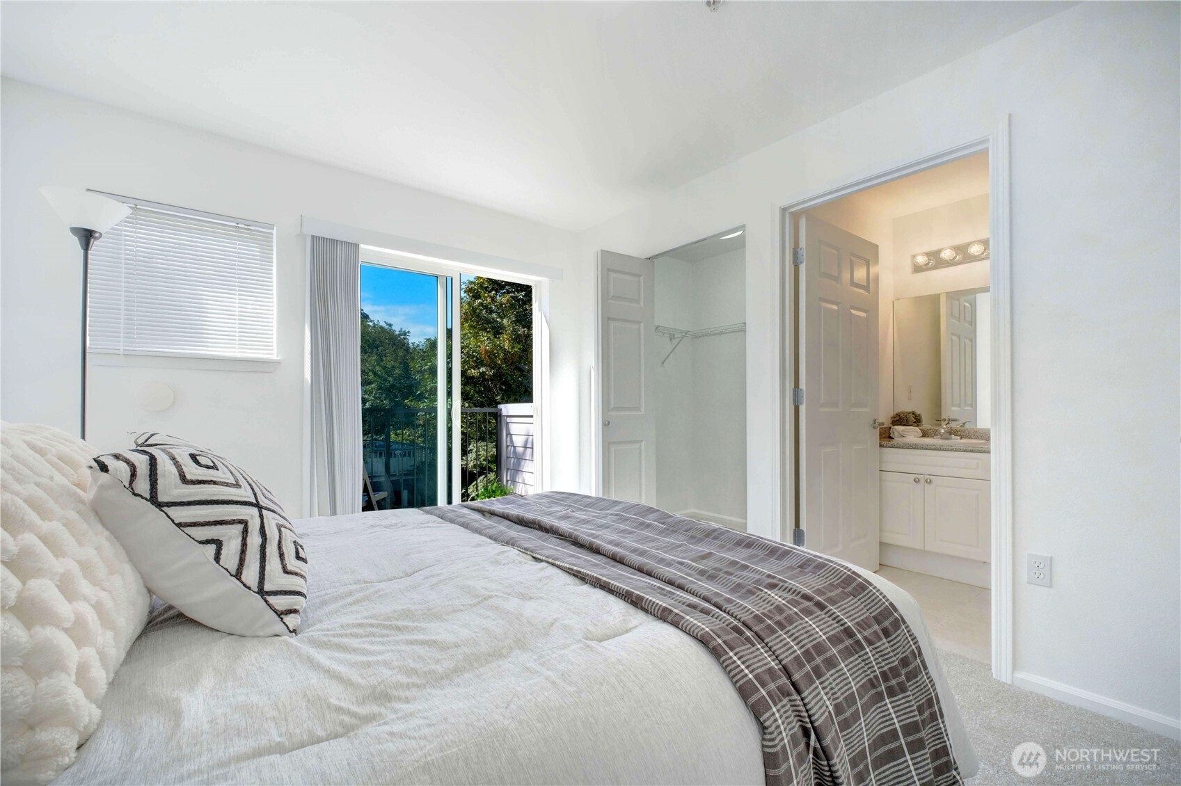 1729 12th Avenue South, Unit 201 Seattle, WA 98144 - Photo 3 of 26