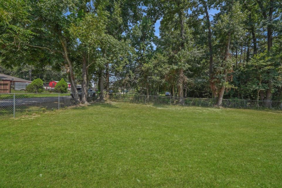 701 Clay Street Cleveland, TX 77327 - Photo 16 of 18 Enclosed yard area