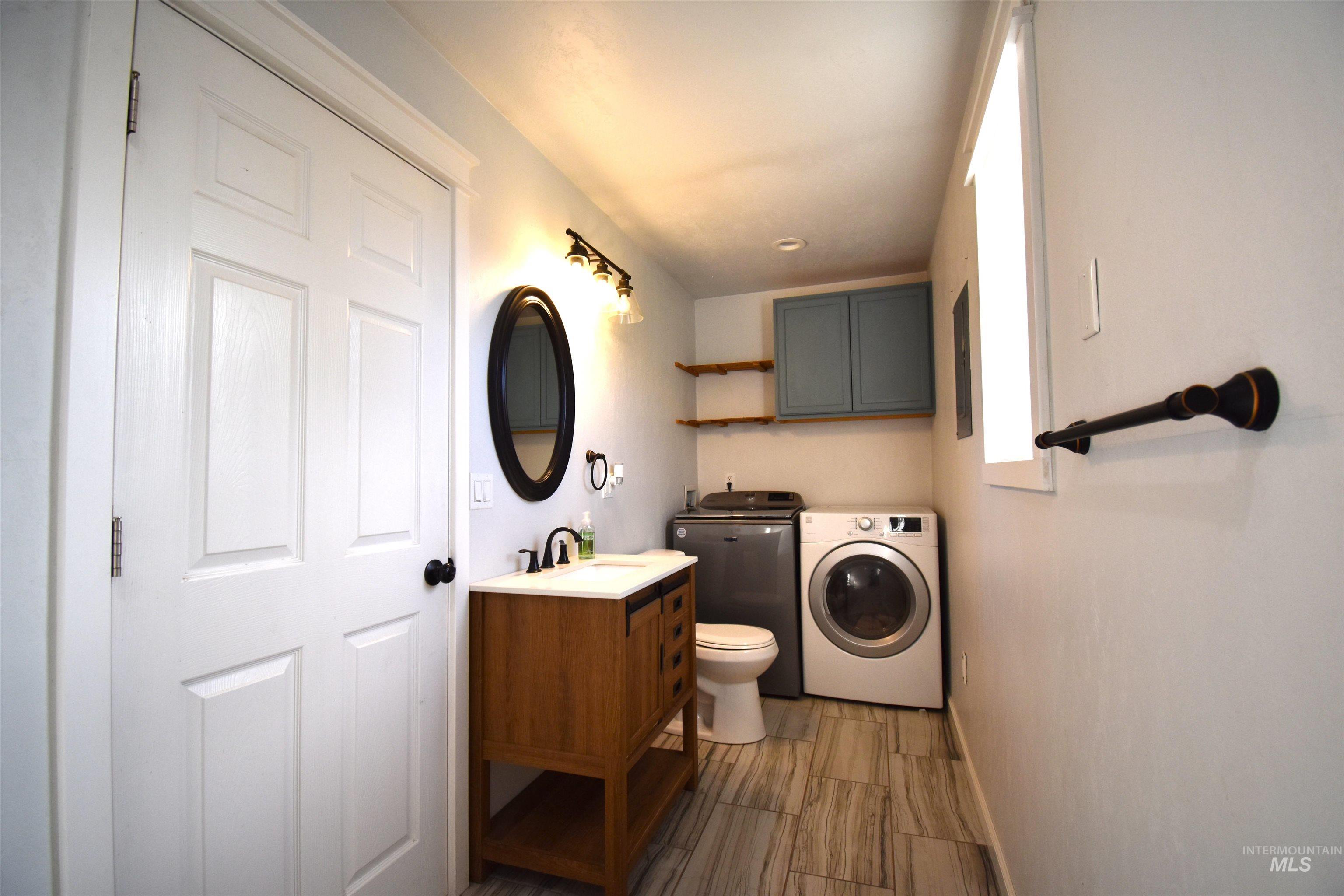 2599 Fruitvale Glendale Road Council, ID 83612 - Photo 25 of 38 Bathroom/ Laundry Space.