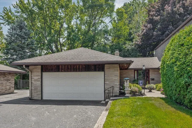 $298,900 | 2727 Lakeshore Drive, Unit G27, St. Joseph, MI 49085