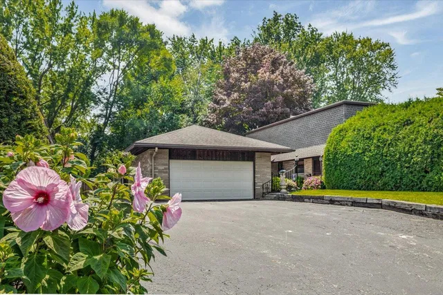 $298,900 | 2727 Lakeshore Drive, Unit G27, St. Joseph, MI 49085