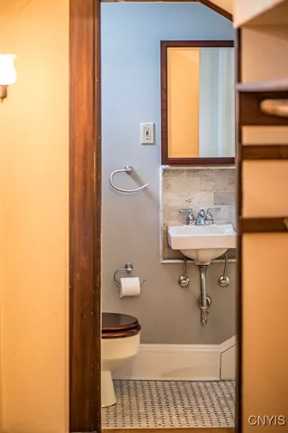 $565,000 | 104 Burlingame Road, Syracuse, NY 13203