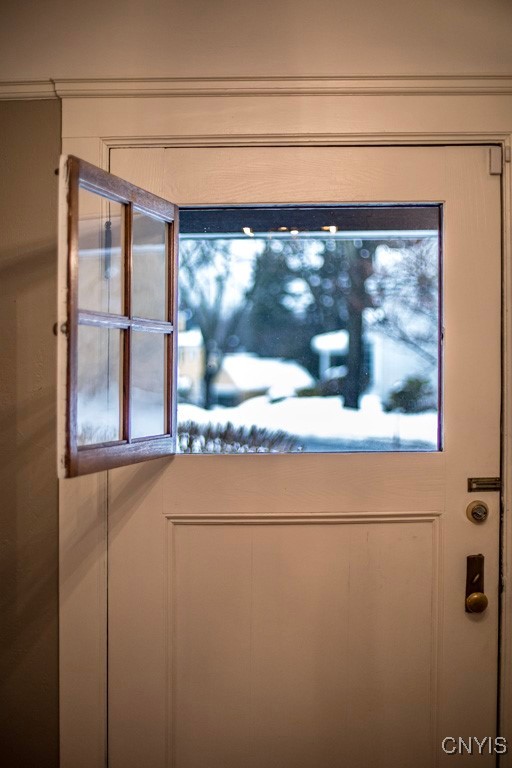 104 Burlingame Road Syracuse, NY 13203 - Photo 23 of 50 Front door featuring a casement window