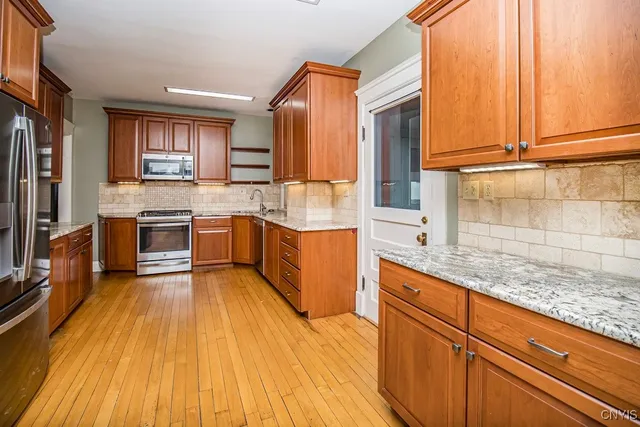 $565,000 | 104 Burlingame Road, Syracuse, NY 13203