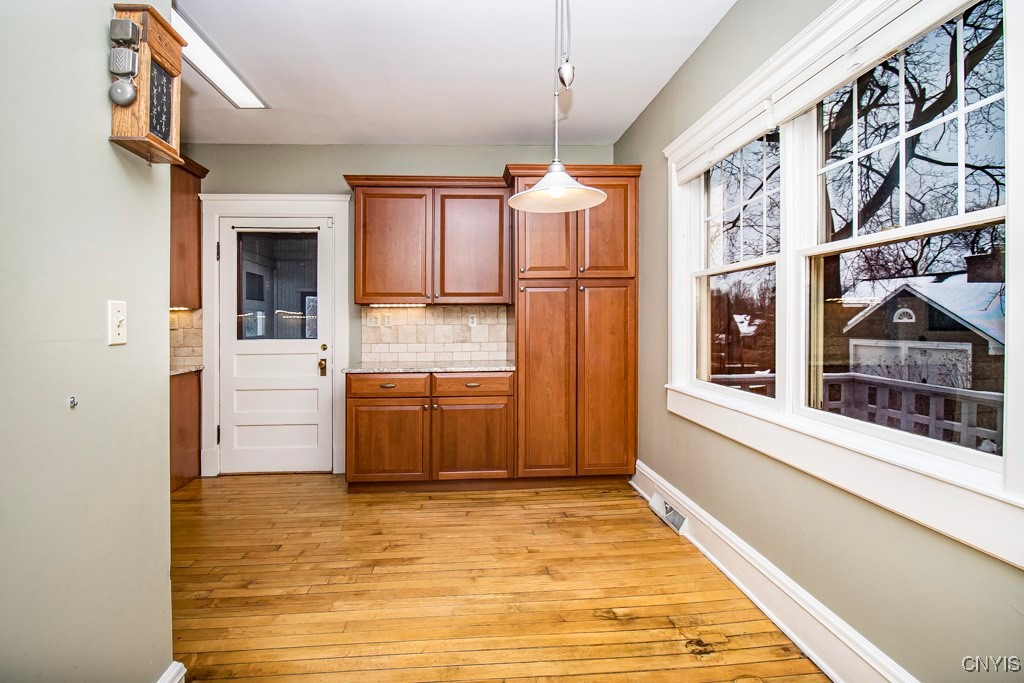 104 Burlingame Road Syracuse, NY 13203 - Photo 8 of 50