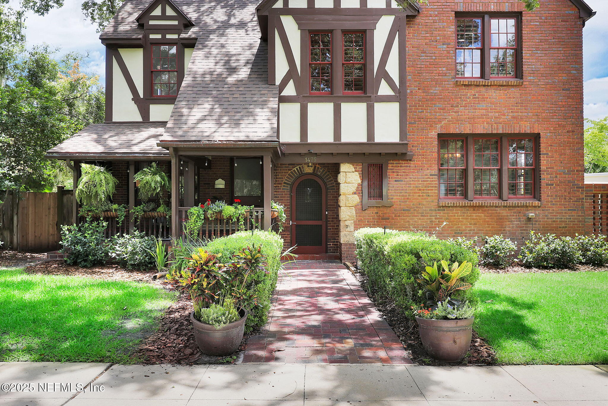 1475 Edgewood Circle Jacksonville, FL 32205 - Photo 3 of 60 front view of a house with a garden