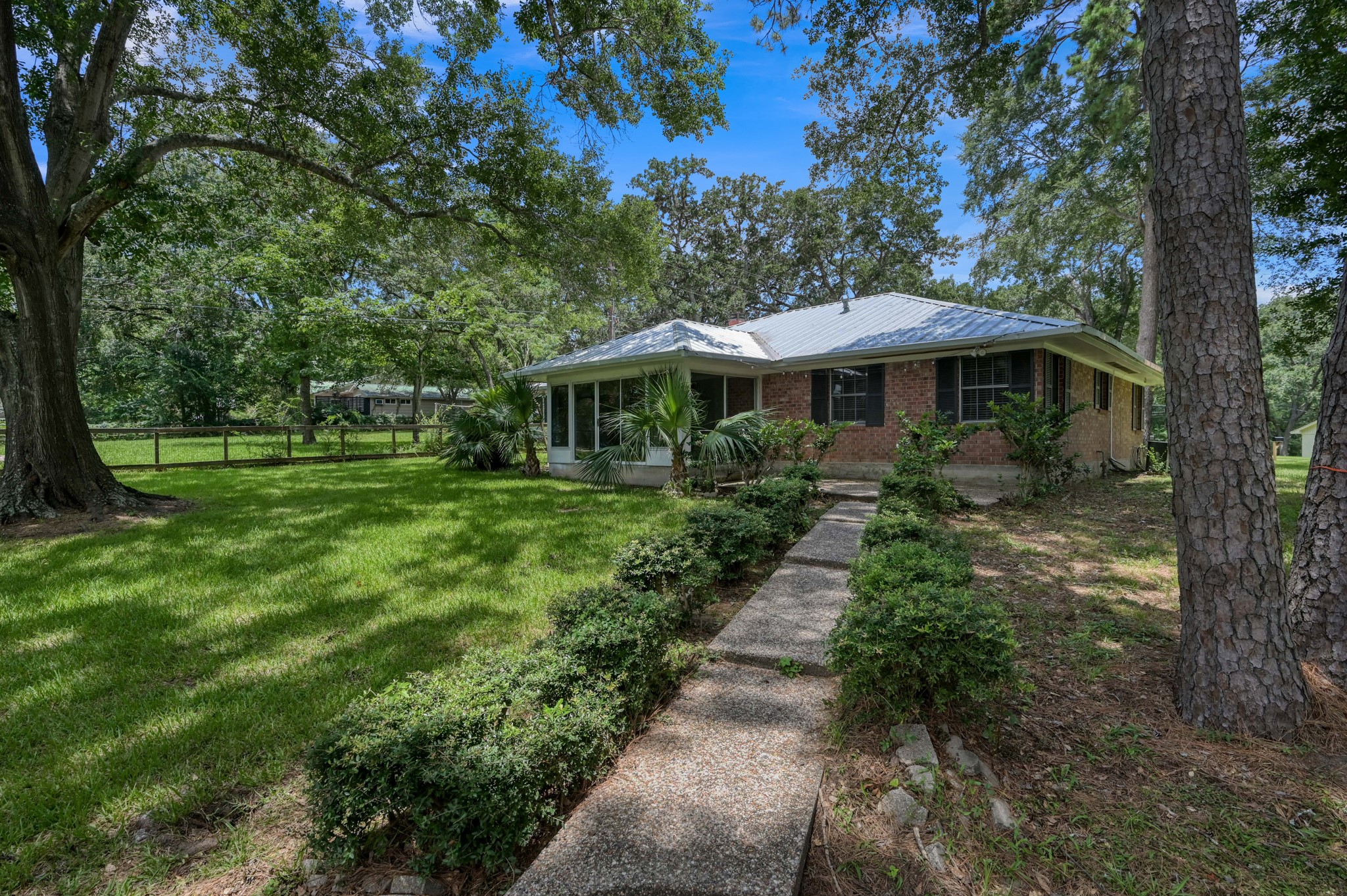 13544 Northshore Loop Conroe, TX 77304 - Photo 7 of 34