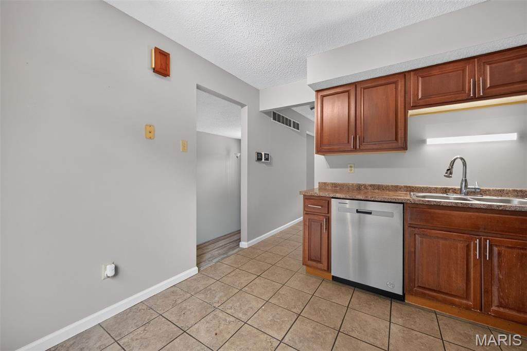 2358 Hidden Meadow Lane Ballwin, MO 63021 - Photo 14 of 44
