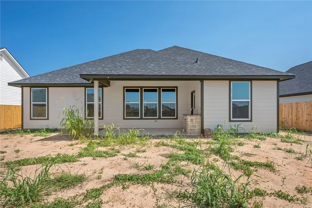 $309,900 | 569 Harvest Lk Drive, Snook, TX 77879