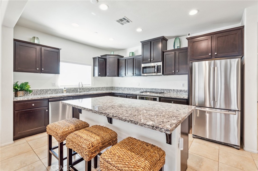 28836 Triple C Ranch Road Murrieta, CA 92563 - Photo 3 of 19 Kitchen with island