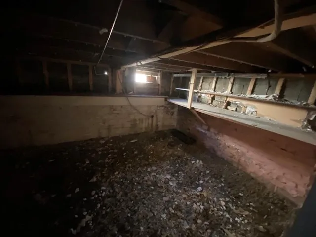 a view of a pathway with a house