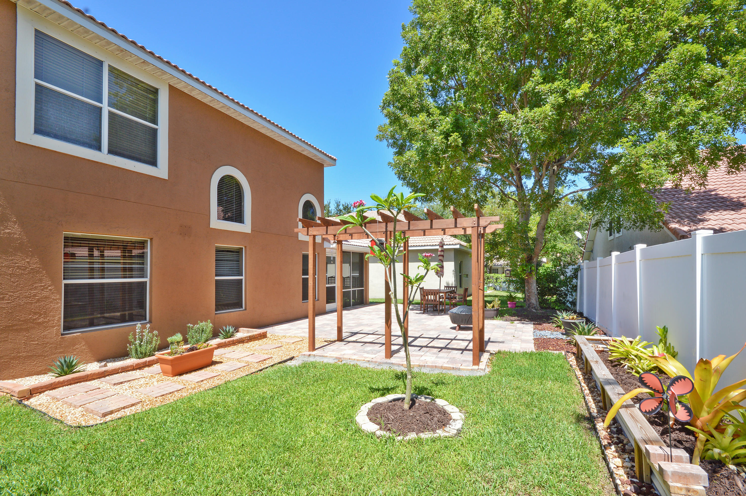 1132 Canoe Point Delray Beach, FL 33444 - Photo 14 of 16 a backyard of a house with table and chairs