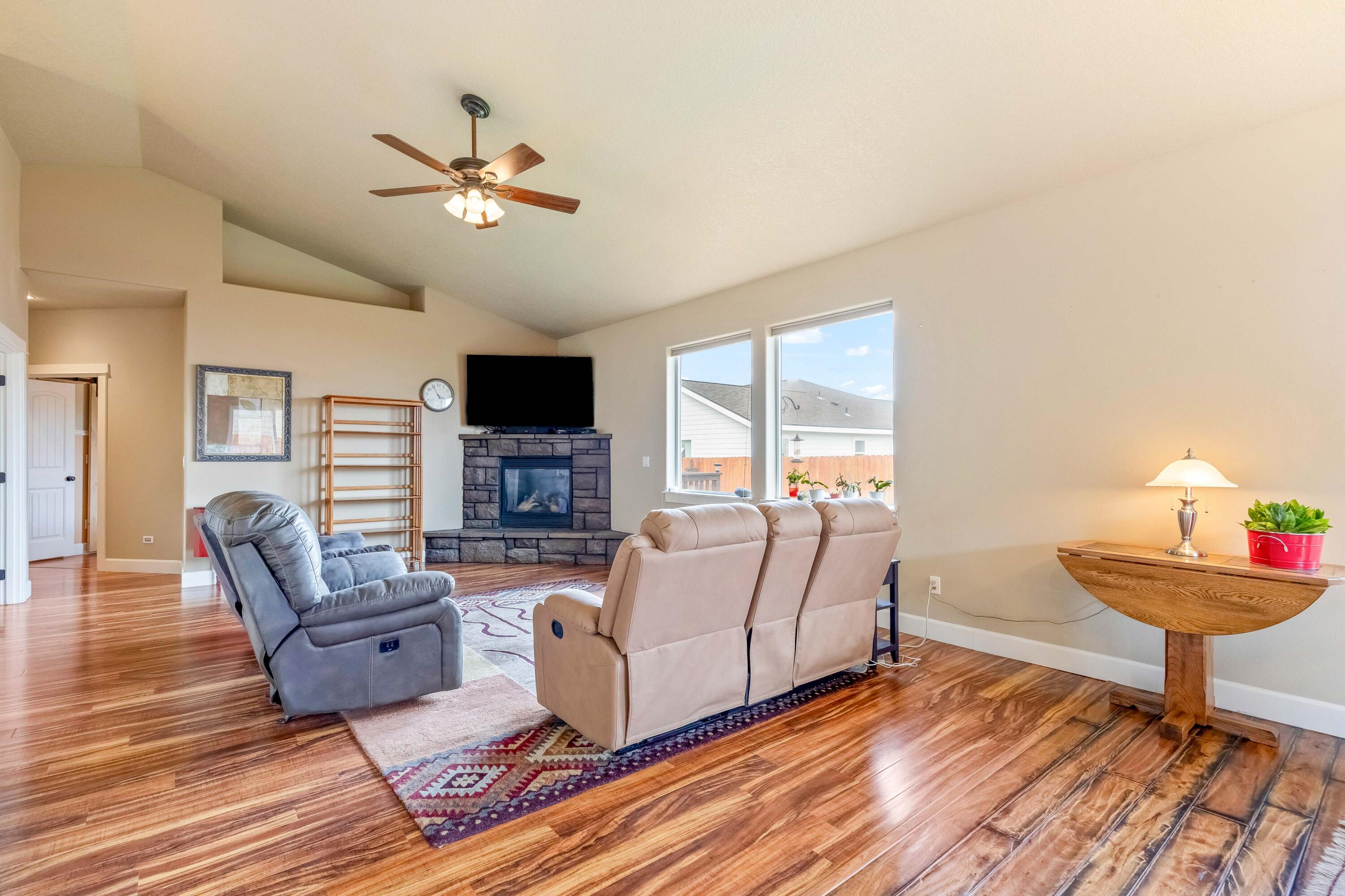 570 Mountain Ridge Drive Culver, OR 97734 - Photo 8 of 46