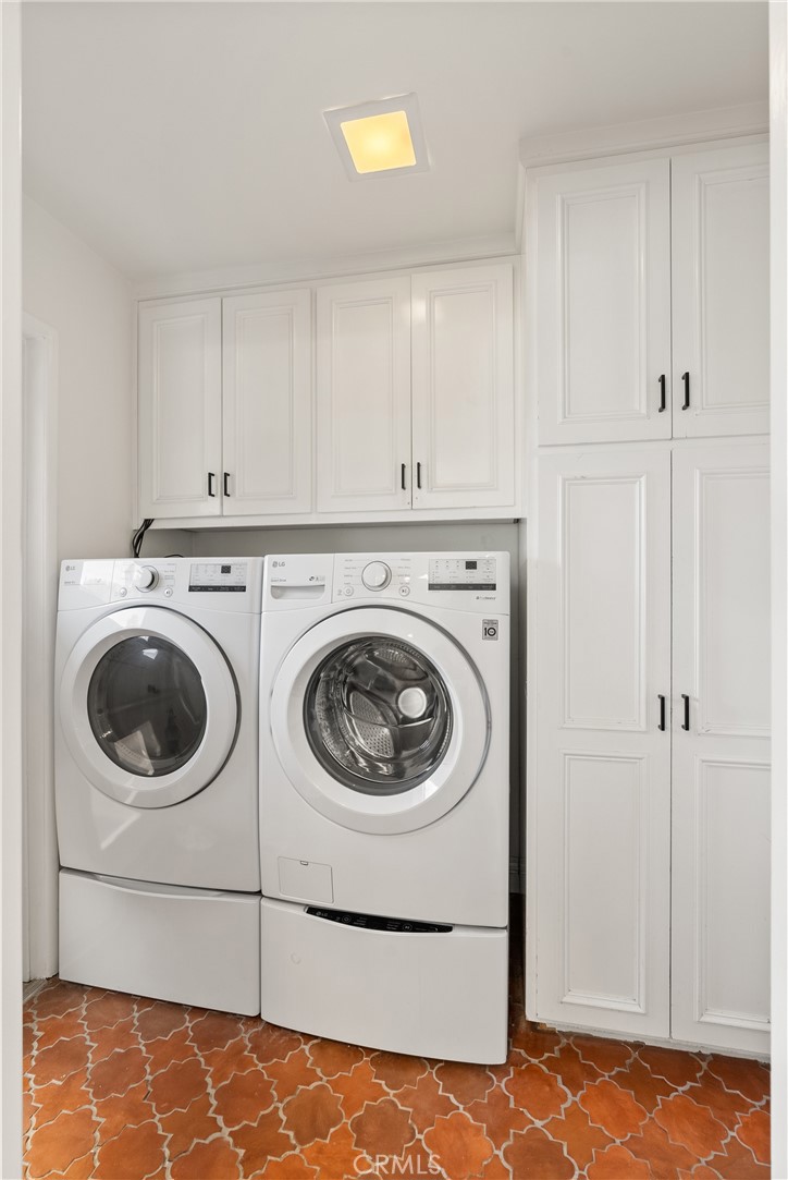 10442 Boca Canyon Drive North Tustin, CA 92705 - Photo 37 of 55 a utility room with dryer and washer