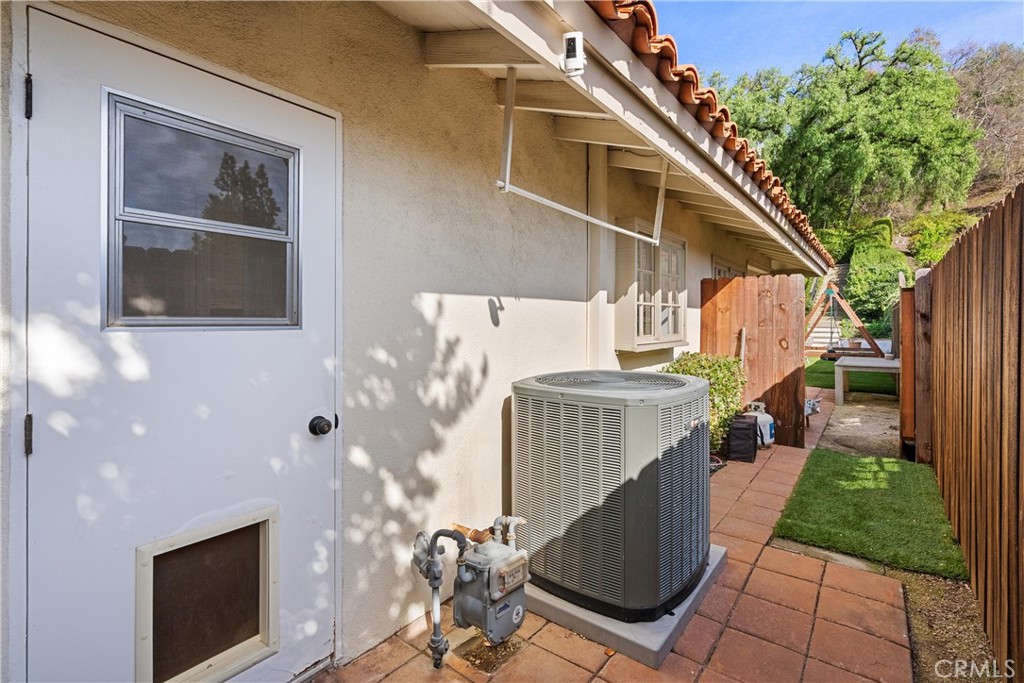 10442 Boca Canyon Drive North Tustin, CA 92705 - Photo 39 of 55 Gate from Dog Run to main backyard.