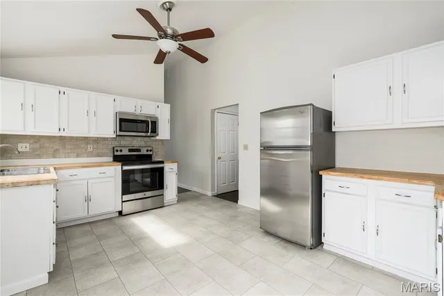 $168,000 | 2487 Manthorne Court, Florissant, MO 63031