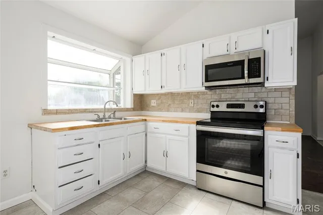 $168,000 | 2487 Manthorne Court, Florissant, MO 63031