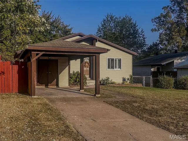 $168,000 | 2487 Manthorne Court, Florissant, MO 63031