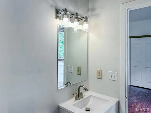 $168,000 | 2487 Manthorne Court, Florissant, MO 63031