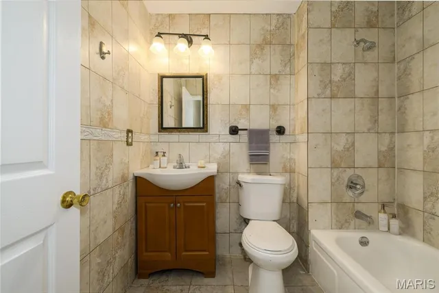 $168,000 | 2487 Manthorne Court, Florissant, MO 63031