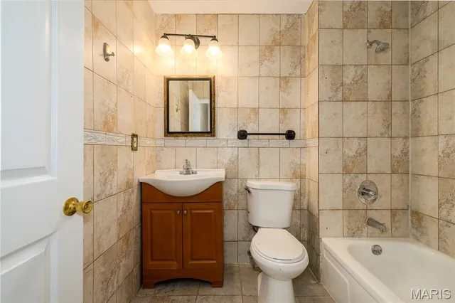 $168,000 | 2487 Manthorne Court, Florissant, MO 63031