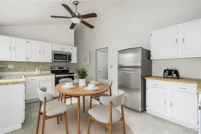 $168,000 | 2487 Manthorne Court, Florissant, MO 63031