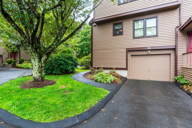 $399,999 | 26 Edgehill Circle, Unit 26, Monroe, CT 06468