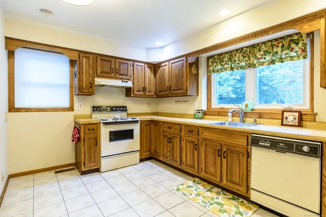 $399,999 | 26 Edgehill Circle, Unit 26, Monroe, CT 06468