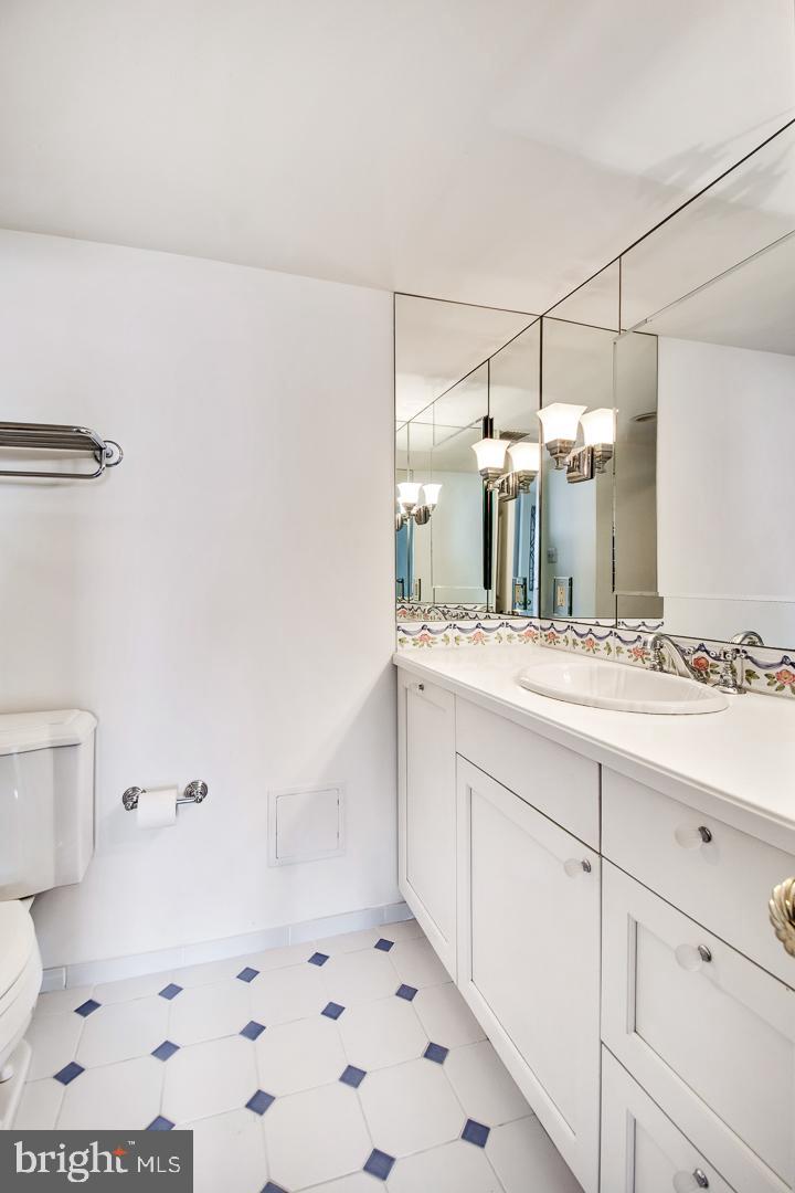 224 West Rittenhouse Square, Unit 2411 Philadelphia, PA 19103 - Photo 18 of 18