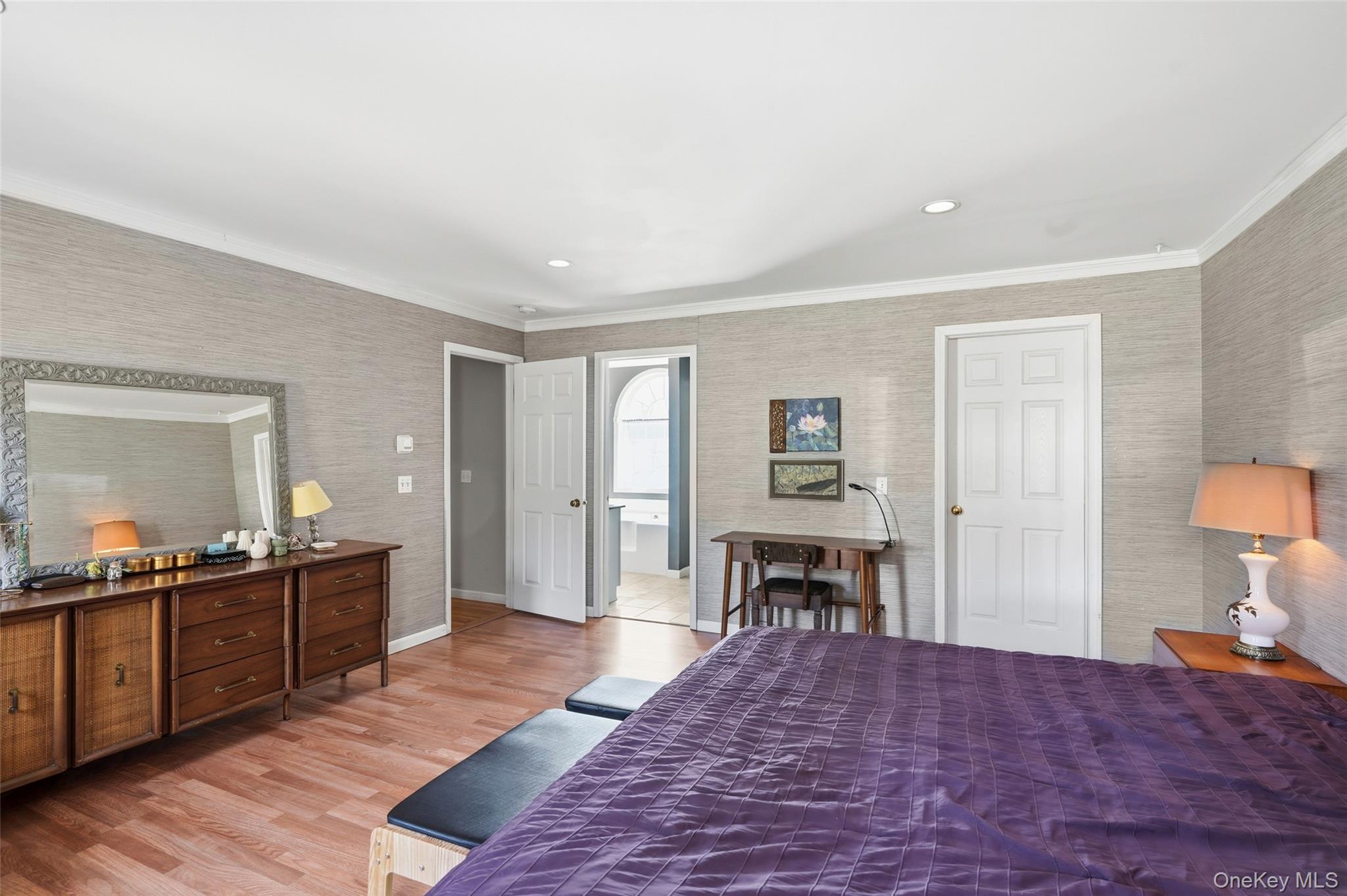 27 Ridgeview Drive Patterson, NY 12563 - Photo 23 of 40 Primary Suite w/ensuite Bath & Walk-in-Closet