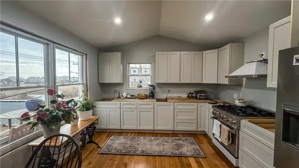 $2,400,000 | 454 Ocean Avenue, Block Island, RI 02807