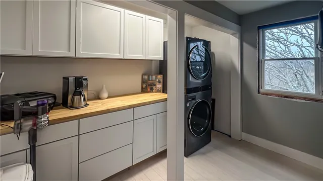 $2,400,000 | 454 Ocean Avenue, Block Island, RI 02807